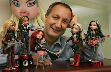 Magnate de juguetes que desafió a Barbie se prepara para Navidad