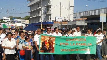 Realizan caminata por las familias en Chitré