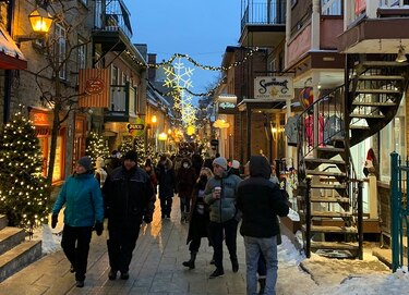 Quebec decreta toque de queda de Año Nuevo al dispararse casos de covid en Canadá