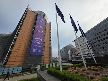 Trump sube al 25% los aranceles a autos y camiones de los países de la Unión Europea