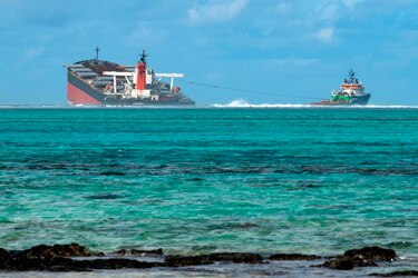 Panamá afirma que cumple requerimiento de la OMI en investigación por derrame
