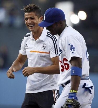 Cristiano Ronaldo hizo primer lanzamiento del partido entre Dodgers y Yankees