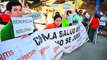Pacientes emplazan a Varela