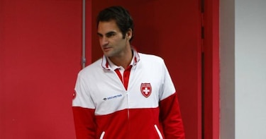 Copa Davis: Federer vuelve a entrenar y muestra mejoría tras lesión