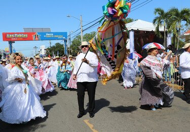10 años celebrando nuestras tradiciones, Banistmo participa del Desfile de las Mil Polleras