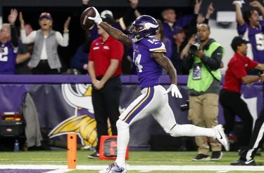 Con un final de película, Vikings vencen en casa a Saints