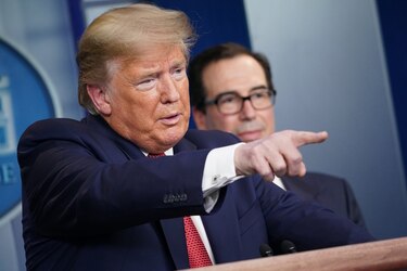 Trump invoca la Ley de Producción de Defensa para obligar a GM a producir respiradores