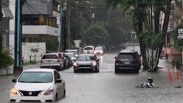 Lluvia en el área metropolitana de Panamá deja calles anegadas y tranques