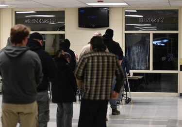 Casi 100 millones de estadounidenses ya votaron por anticipado