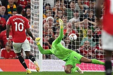 Manchester United gana el clásico y traslada la crisis al Liverpool