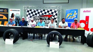 Líderes, listos para la carrera