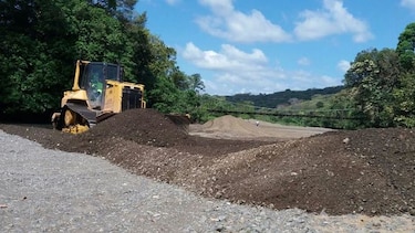 MOP desvía el cauce del río Guaniquito y repara puente colgante