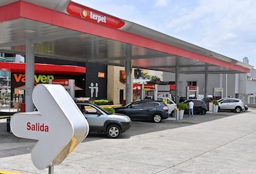 El petróleo Brent cierra con alza de 7% a más de 115 dólares