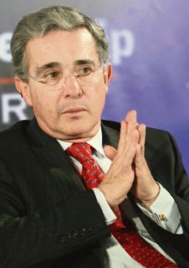Uribe dice que las FARC amenazan a copartidarios