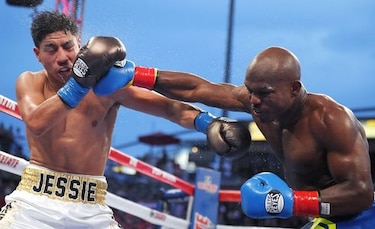 Bradley supera un raro final y vence a Vargas por un cinturón OMB