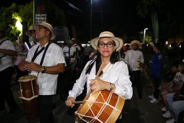 La pollera blanca se luce en desfile de la Feria Internacional de David
