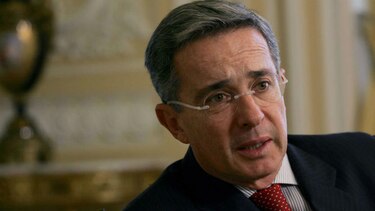 Álvaro Uribe niega haber escondido dinero
