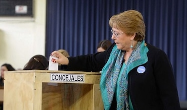 Derecha asesta una dura derrota al oficialismo en municipales chilenas