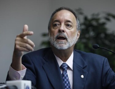 Magistrado del TE pide que se respete el Código Electoral; Gálvez responde