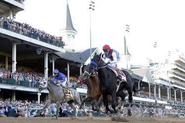 Medina Spirit, con la monta de Johnny Velásquez, le brinda a Baffert el récord de victorias en el Derby de Kentucky