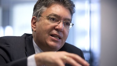 La paz generará recursos para sufragar el postconflicto, dice ministro de Hacienda