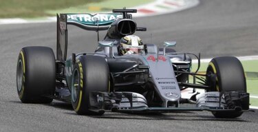 Nico Rosberg y Lewis Hamilton dominan prácticas
