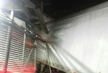 Colisión de camión con zona paga deja dos heridos en San Miguelito