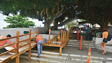 Rampas en el paseo Esteban Huertas