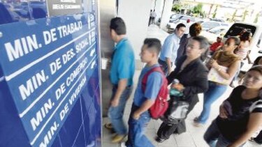 El ciudadano común y el muro invisible de la burocracia