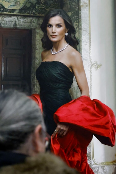 Felipe VI y Letizia, con vestido de Balenciaga, vistos por la fotógrafa Annie Leibovitz