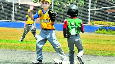 Herrera y Los Santos avanzan