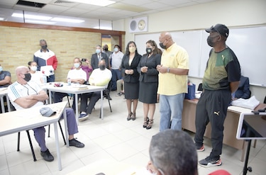 Exitoso entrenador jamaiquino dicta seminario a sus colegas panameños