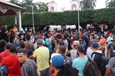 Migrantes en frontera sur mexicana piden deportación por nuevas restricciones