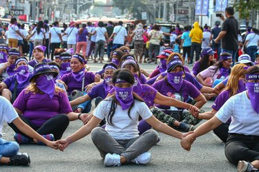 Mujeres alrededor del mundo reclaman igualdad