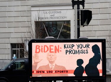 La ley de inmigración de Biden para naturalizar a 11 millones de indocumentados inicia el trámite legislativo