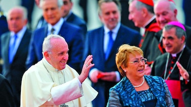 Francisco pide en Chile destruir armas nucleares