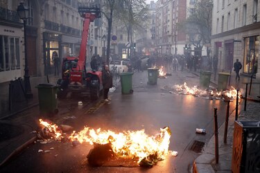 Gobierno francés ofrece diálogo ante el creciente descontento por la reforma