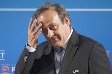 Platini promete volver al fútbol tras decisión en Suiza