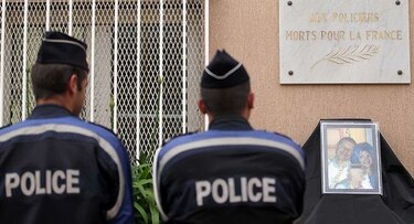 En Francia buscan cómplices del asesino de dos policías