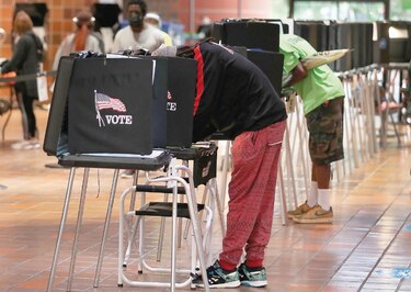 ‘No hay evidencia’ de votos perdidos o cambiados, afirman autoridades electorales de Estados Unidos