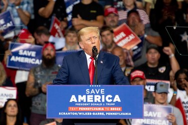 Abogados de Trump piden a jueza que no deje al Gobierno ‘saltarse el proceso’