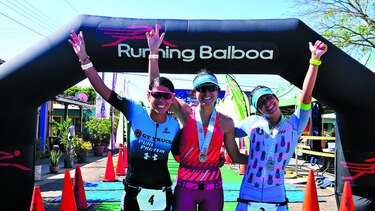 Villalta y Araujo dominan en duatlón