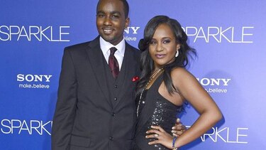 Transfieren a hija de Whitney Houston, aún en coma, a centro de rehabilitación