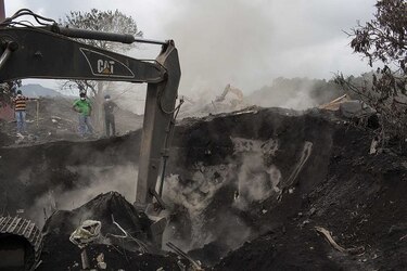 Volcán de Fuego continúa activo con siete explosiones por hora en Guatemala