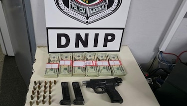 Allanamiento termina con captura de dos mujeres armadas y con miles en efectivo