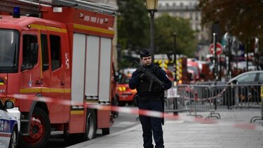 Cuatro policías y el agresor muertos en ataque en jefatura policial de París