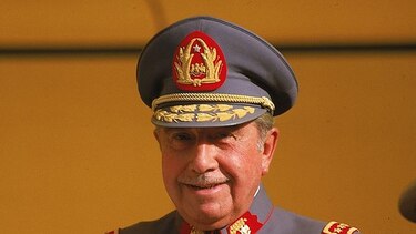 Recuerdan natalicio del exdictador Augusto Pinochet