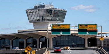 La Casa Blanca promete resolver fallos de control en aeropuerto de Newark tras otro apagón