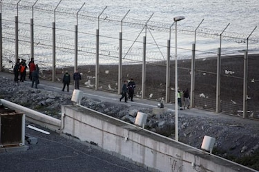 La muerte de inmigrantes en la frontera desata la polémica en España