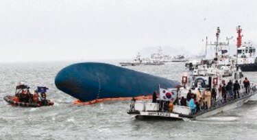 Capitán y tripulantes abandonaron la nave
